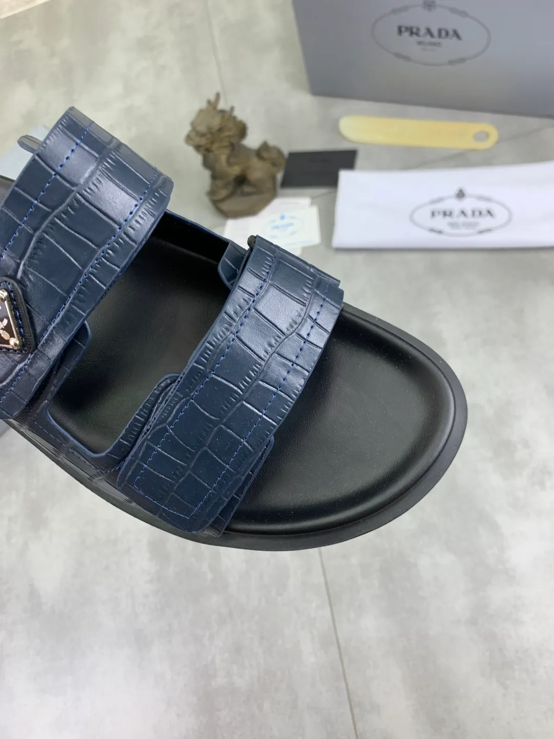 Men's shoes 💰P340💰【New style】🎁🎁🎁 PRADA Prada's new casual slippers, original official website, perfect workmanship, transmitting a kind of noble luxury, sublimating its definition of luxury in Prada's high-end extraordinary craftsmanship. Original combination outsole, code number: 38-44 (45 customized) Multiple colors 🉑️ to choose from